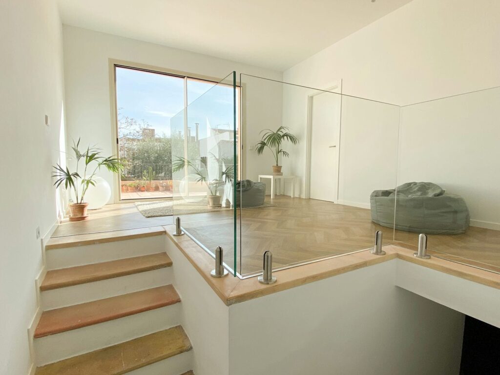 glass railings with spigots