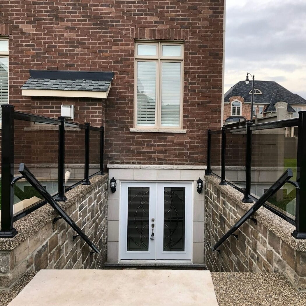 walkout basement aluminum railings